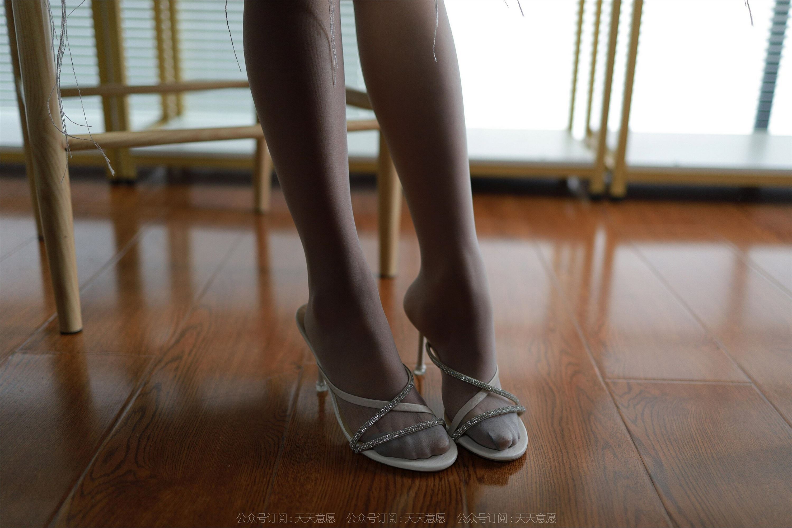 IESS异思趣向 2022.07.20 丝享家 1153：婉萍《灰丝凉鞋》